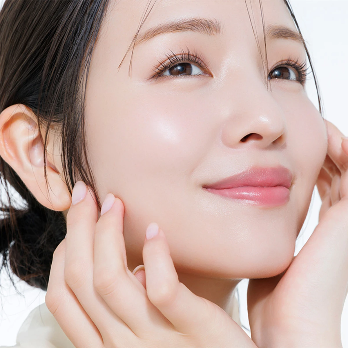 横田真悠 アルビオン スタジオ ミルク ファンデーション