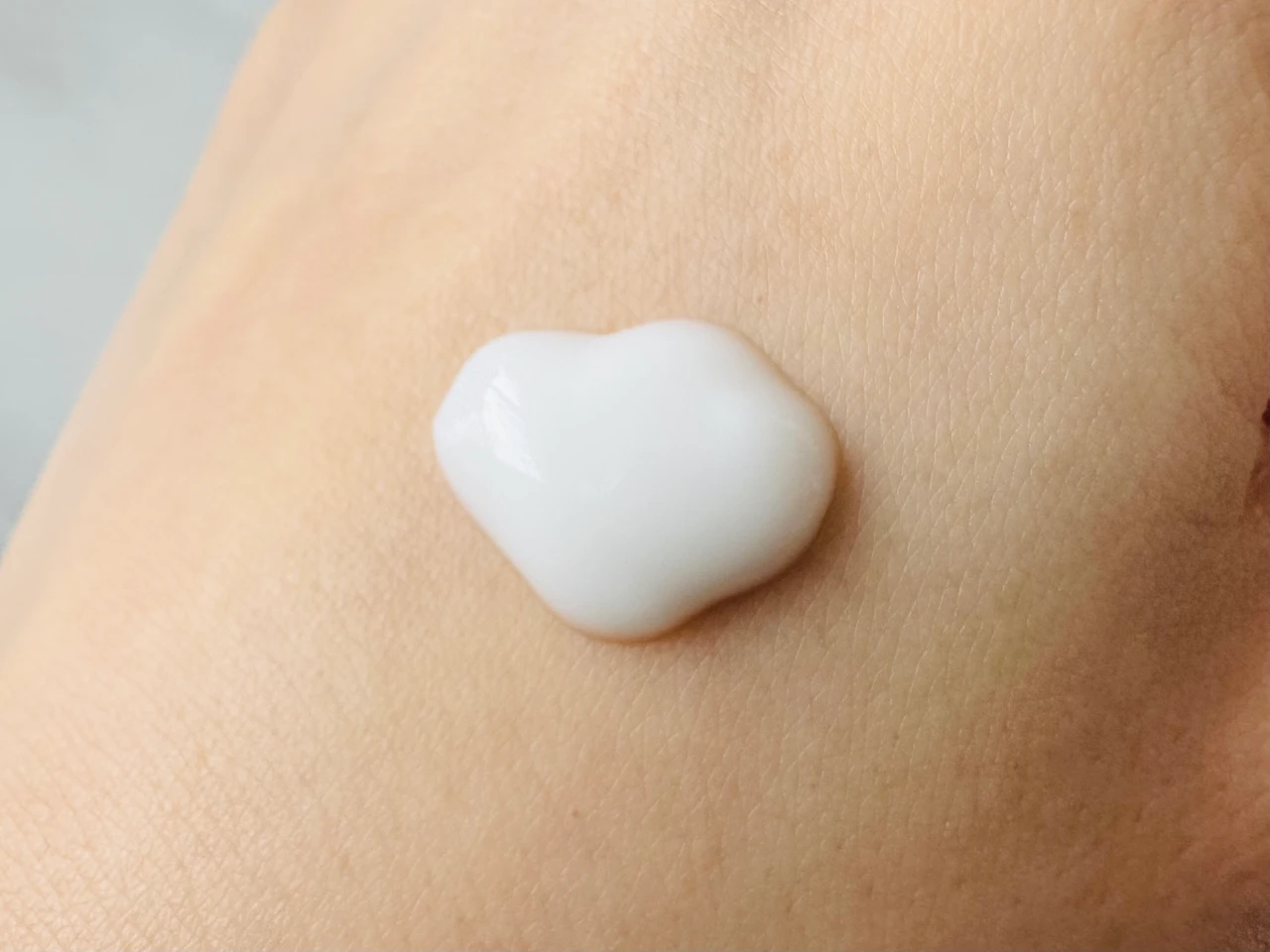 エテルナムのエテルナム セラムのテクスチャー