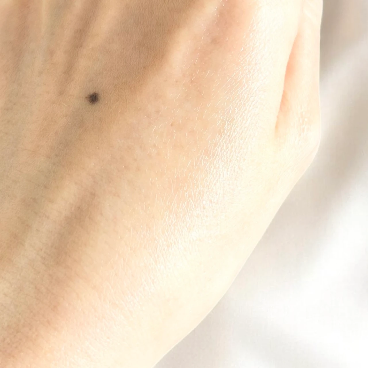 パーフェクトワン 薬用ホワイトニングジェル テクスチャー