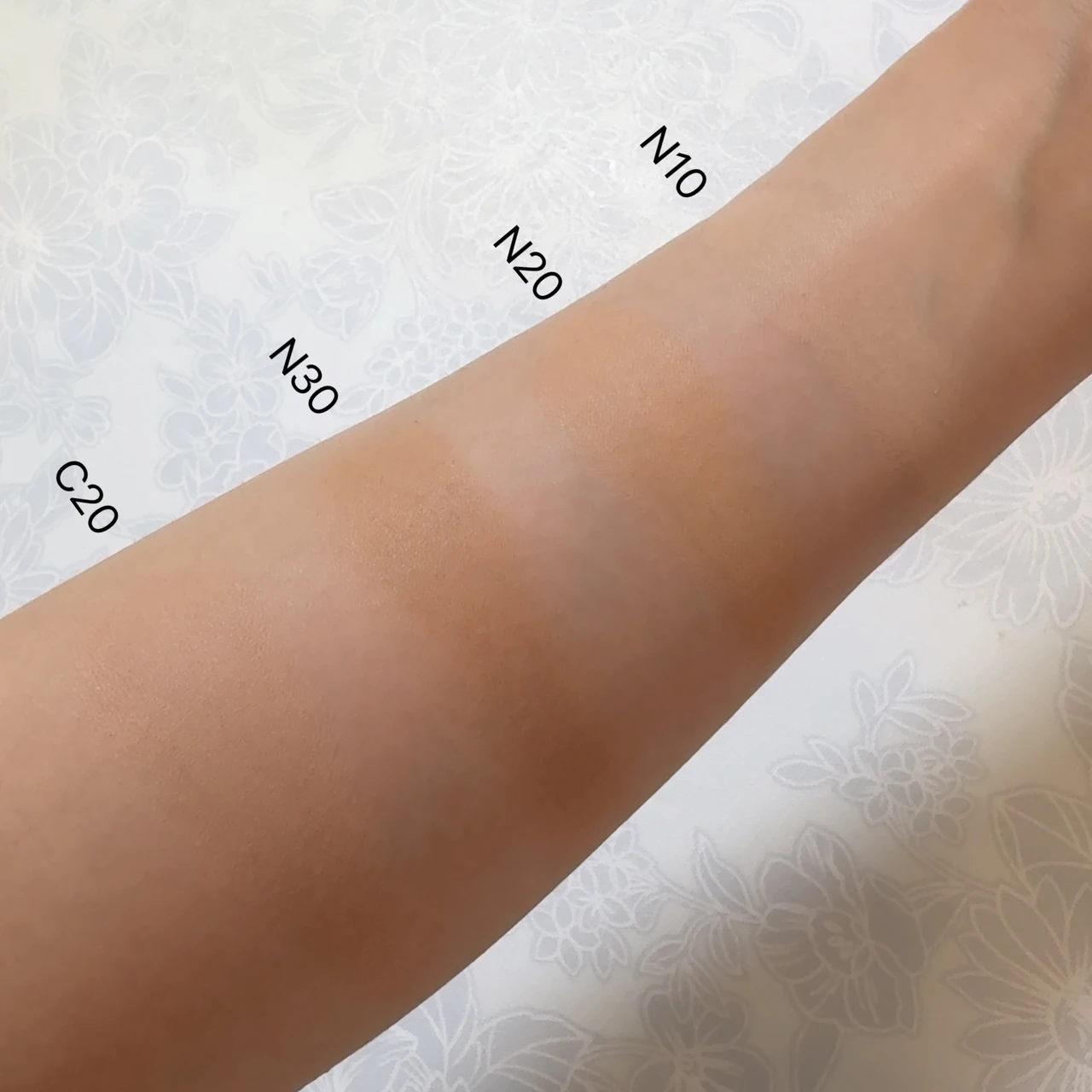 メイベリンのSPステイ クリームパクト ファンデーションのスウォッチ