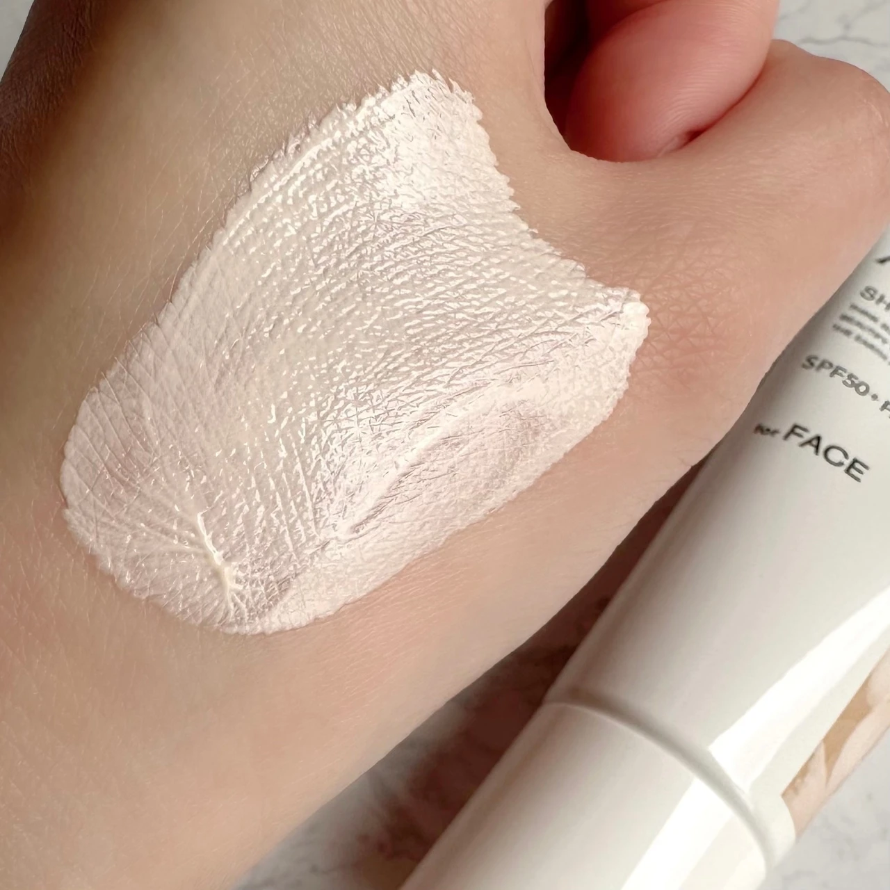 日焼け止め スキンケア コスメ 手