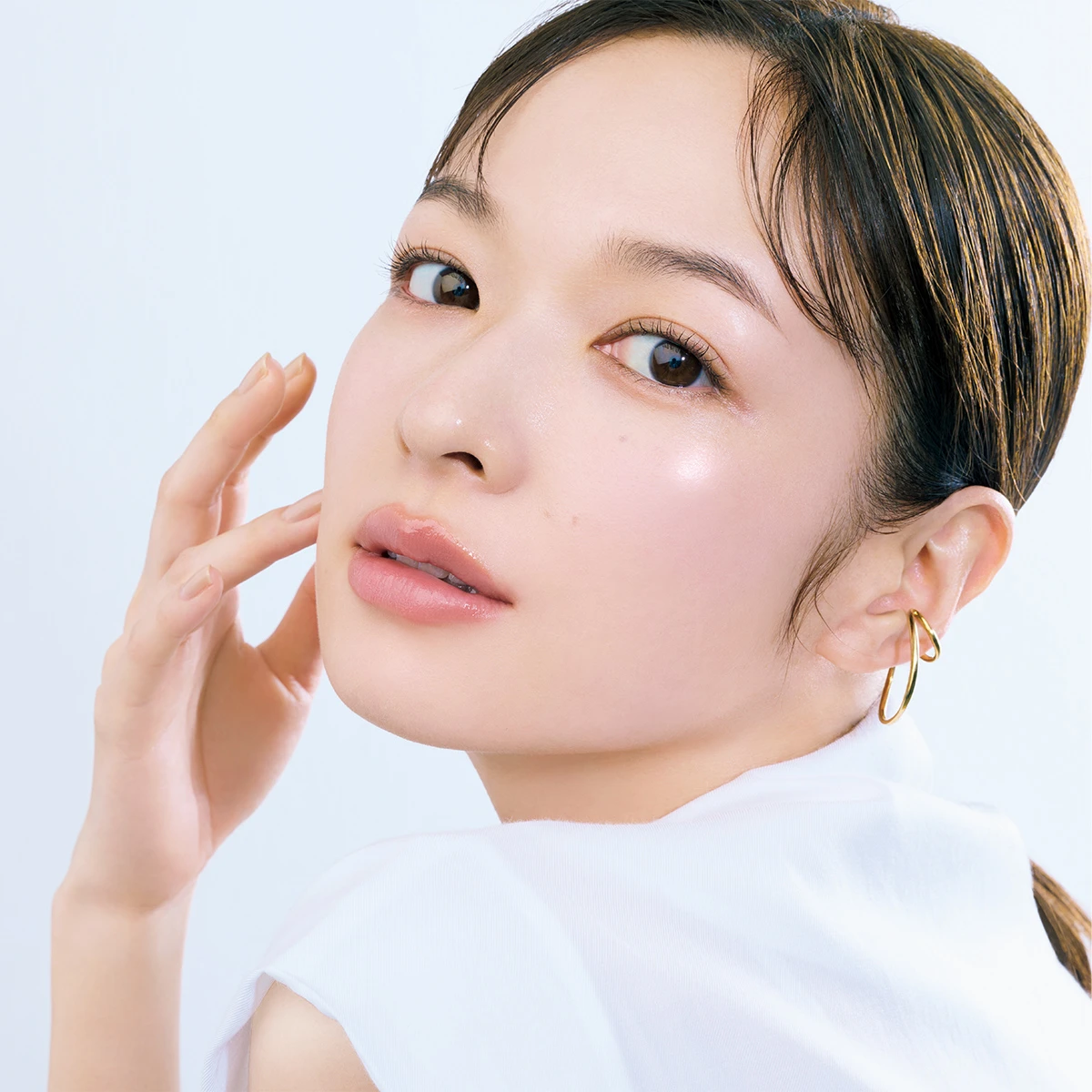 モデル 森 絵梨佳 ツヤ肌　エリクシール