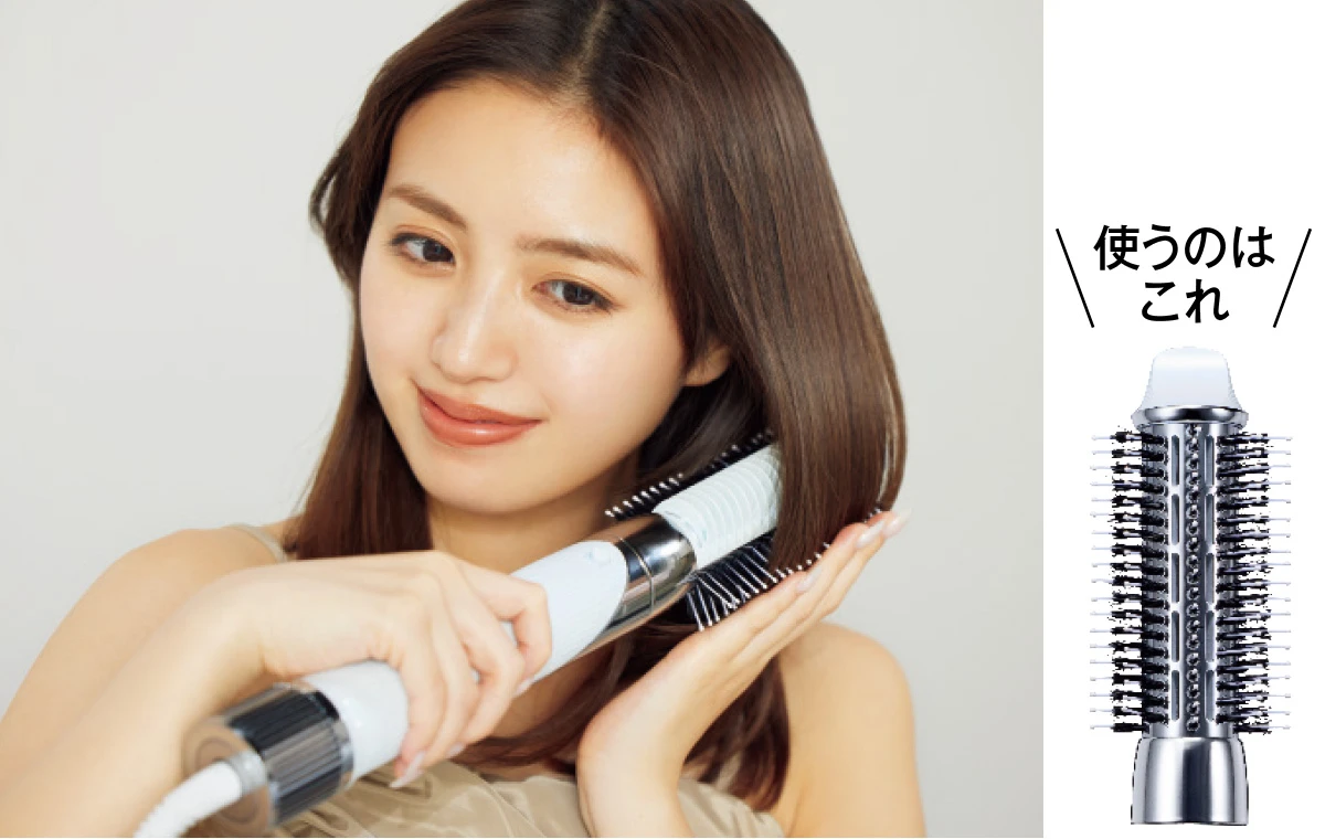 仕上げにアタッチメント〈カールブラシ〉を装着。白いピンでとかしながら豚毛×ナイロン毛でツヤを出し、毛先はカール。