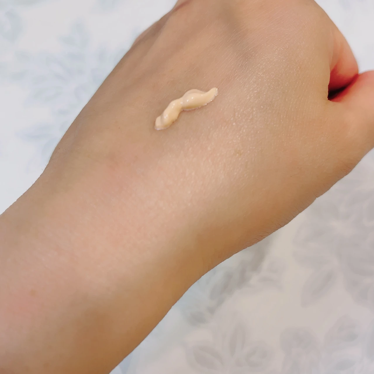 &beのUVプライマーのスウォッチ①