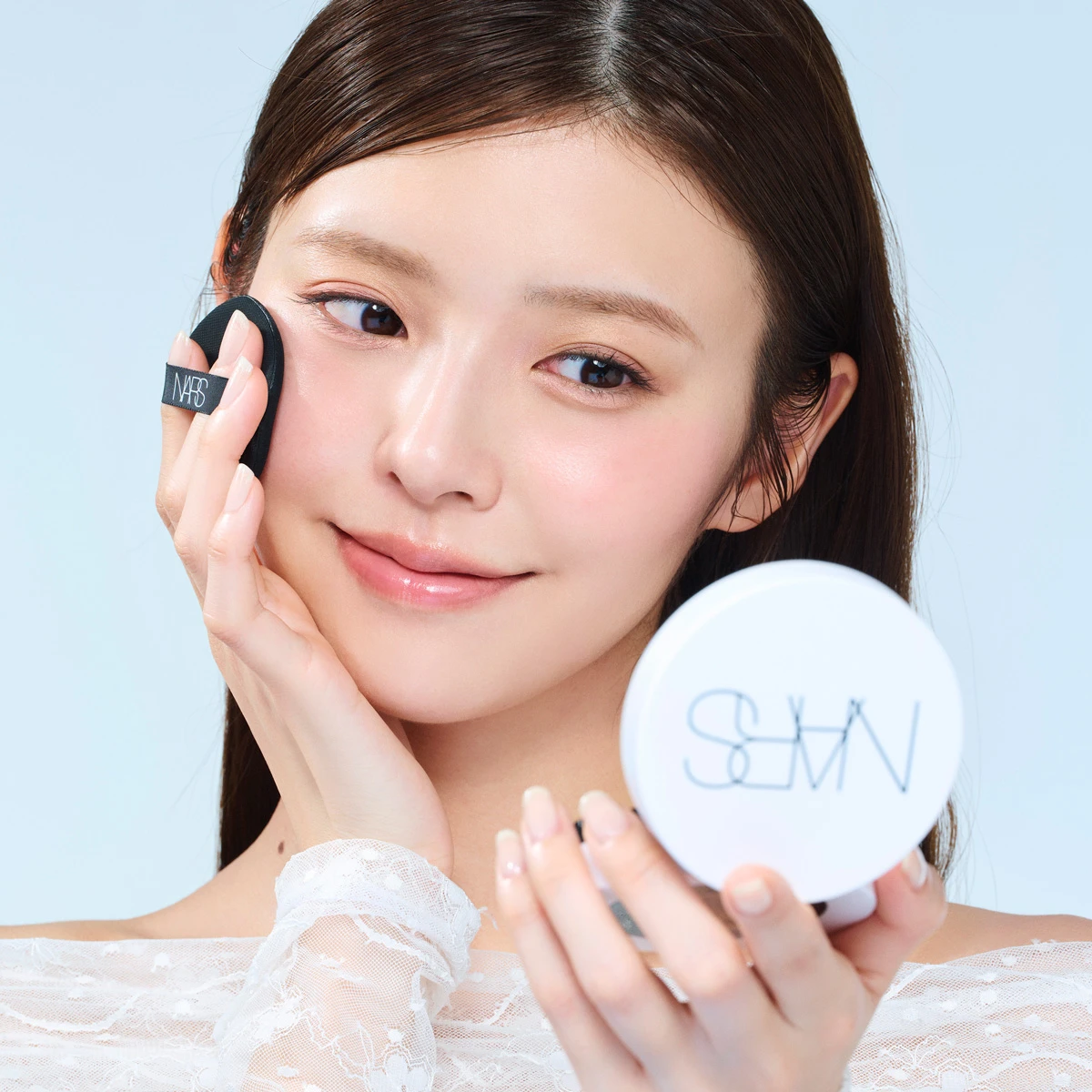 NARS ライトリフレクティング セラムクッションファンデーション 発光肌 塗り方