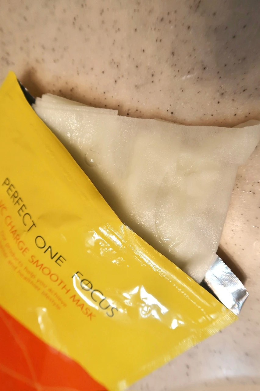 パーフェクトワンフォーカス VCチャージ スムースマスクのシートの色１