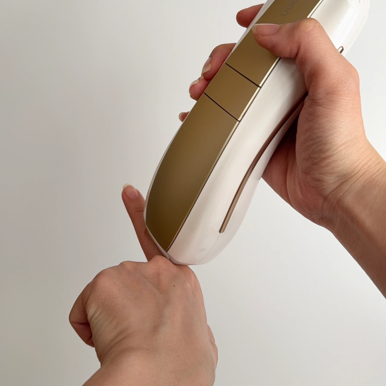 自宅で痛みレスの簡単セルフ脱毛！【Ulike Air 10 IPL光美容器】_4_1