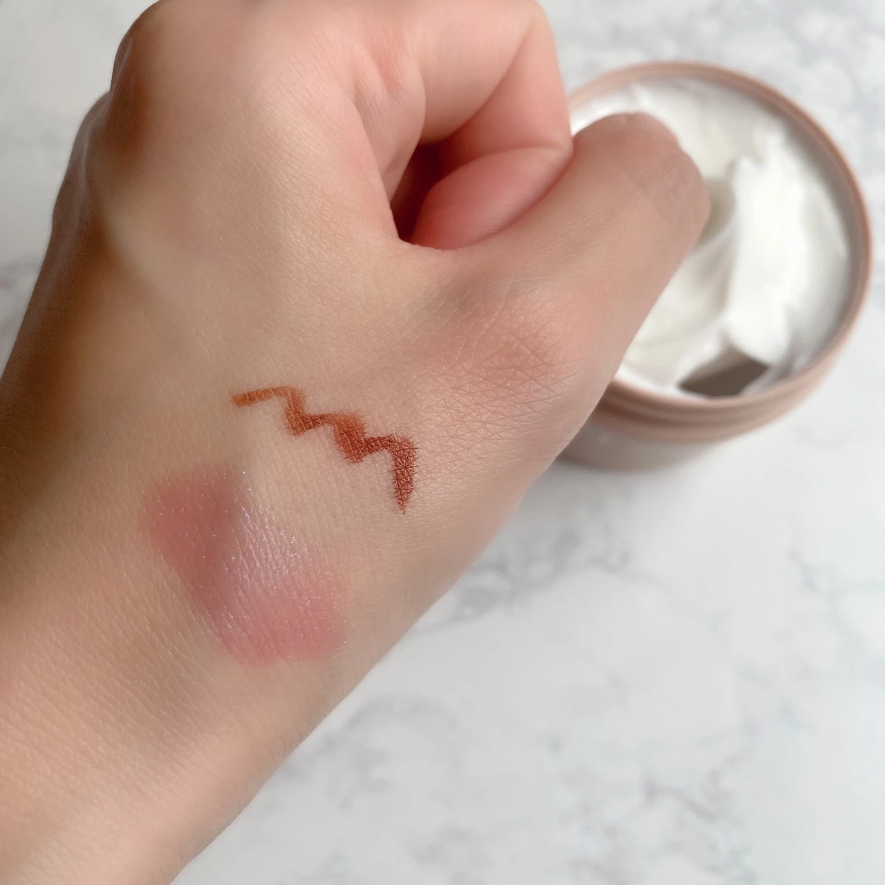 手 コスメ 化粧 クレンジング メイク落とし