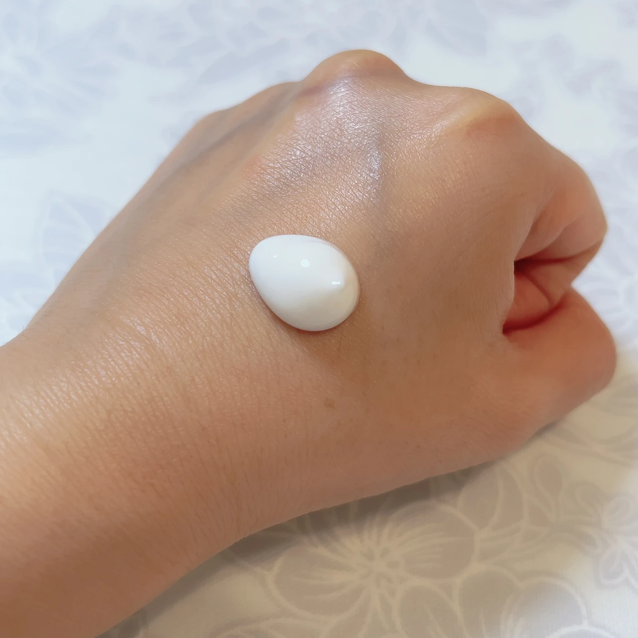 オバジX フレームリフトエマルジョンのテクスチャー