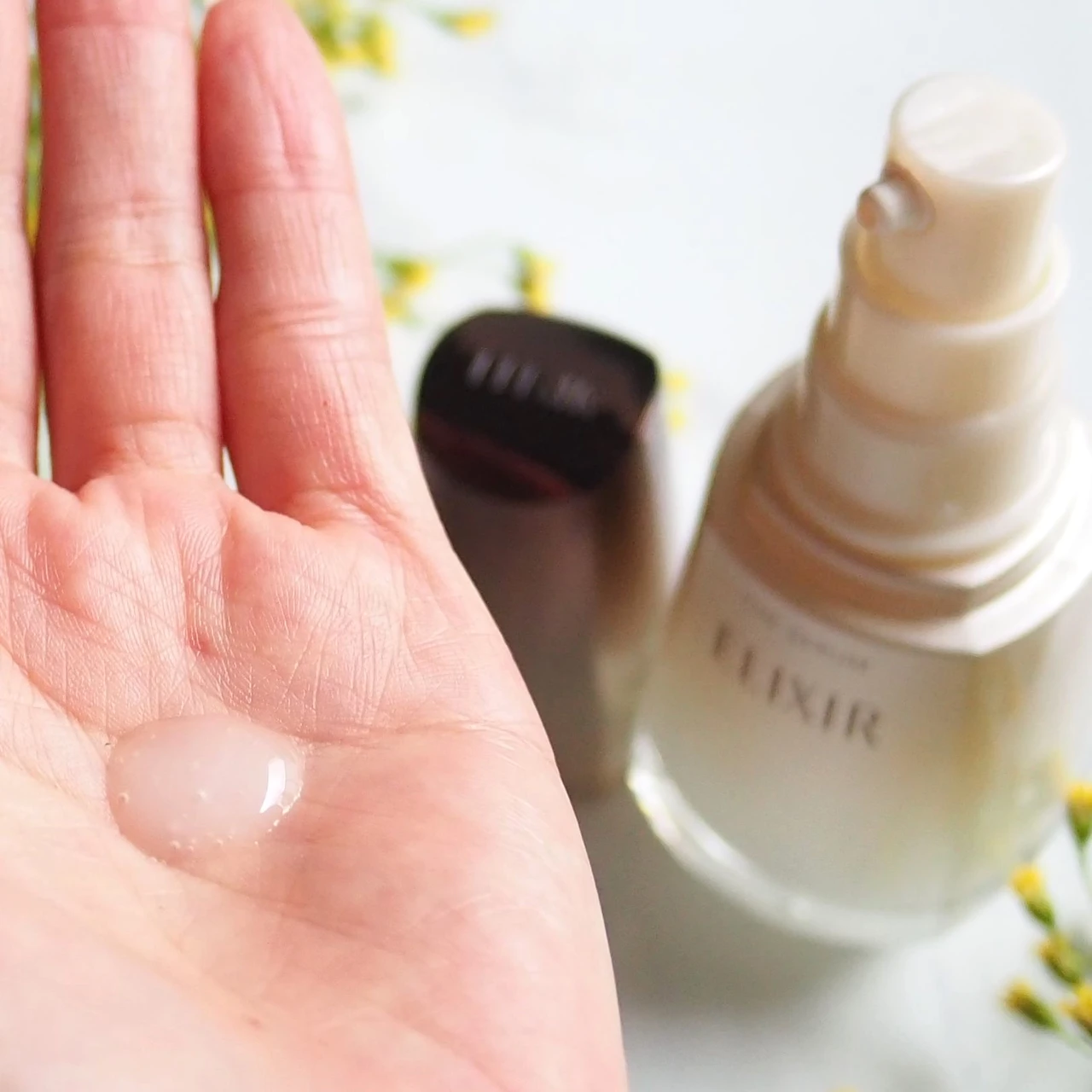 「エリクシール ザ セラム aa（医薬部外品）」のテクスチャー