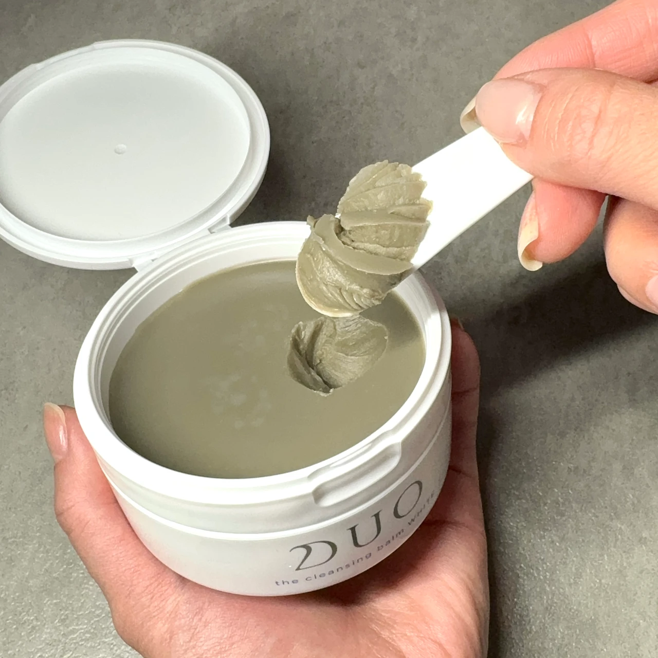 DUO デュオザクレンジングバーム ホワイトa 使用量 サクランボ粒大