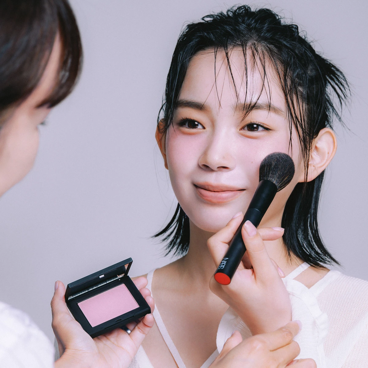 NARS ブラッシュ N 960 PLEASE ME チーク 塗り方