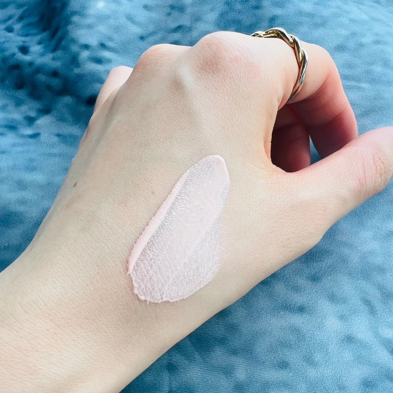 【3月15日発売】iniksアドバンスバリア エッセンスでゆらぎに負けない肌をづくり宣言_4