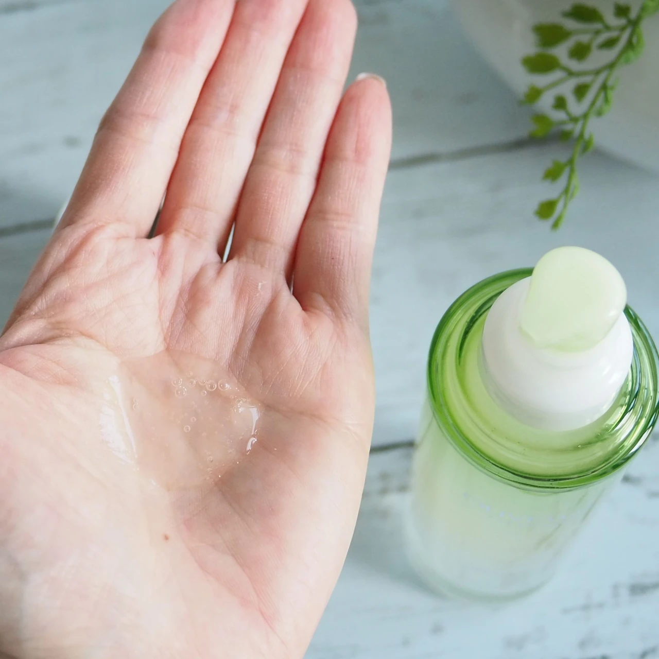 「DHC クリスタルスキン 美容液 ローション」のテクスチャー