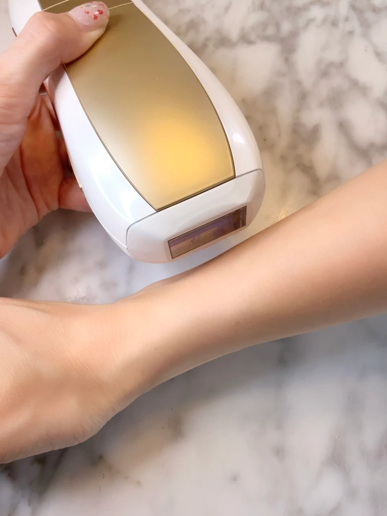 Ulike／Air 10 IPL 光美容器　使用の様子