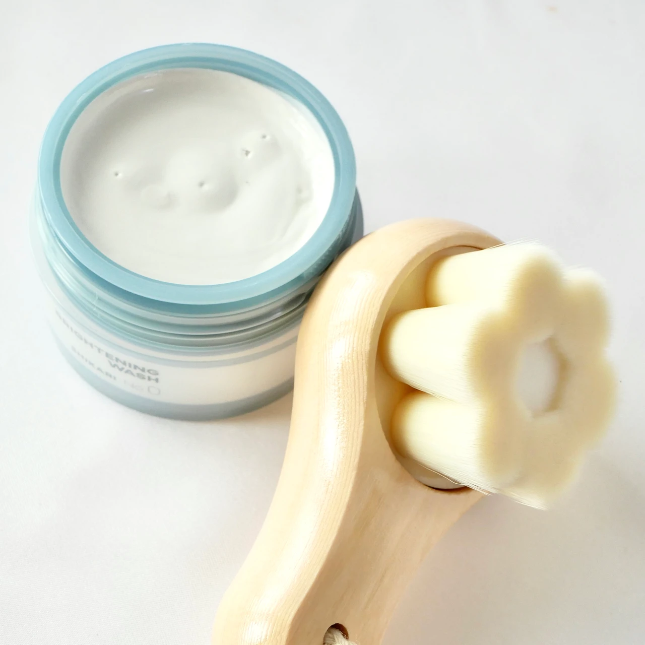 SHIKARI シカリ ブライトニングウォッシュ 洗顔ブラシ