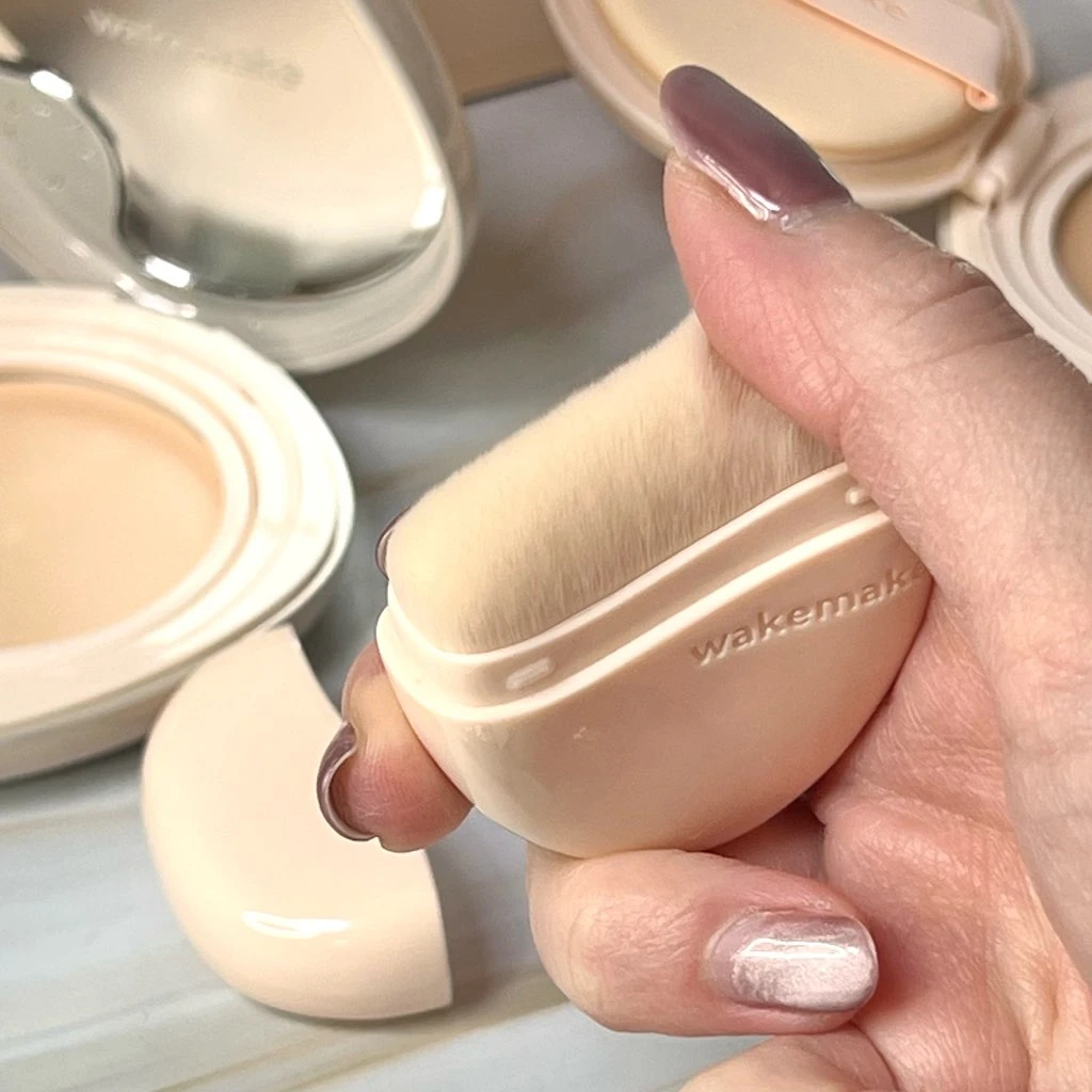 WAKEMAKE（ウェイクメイク）　『ウォーターグロウコーティングバーム』　ファンデーション