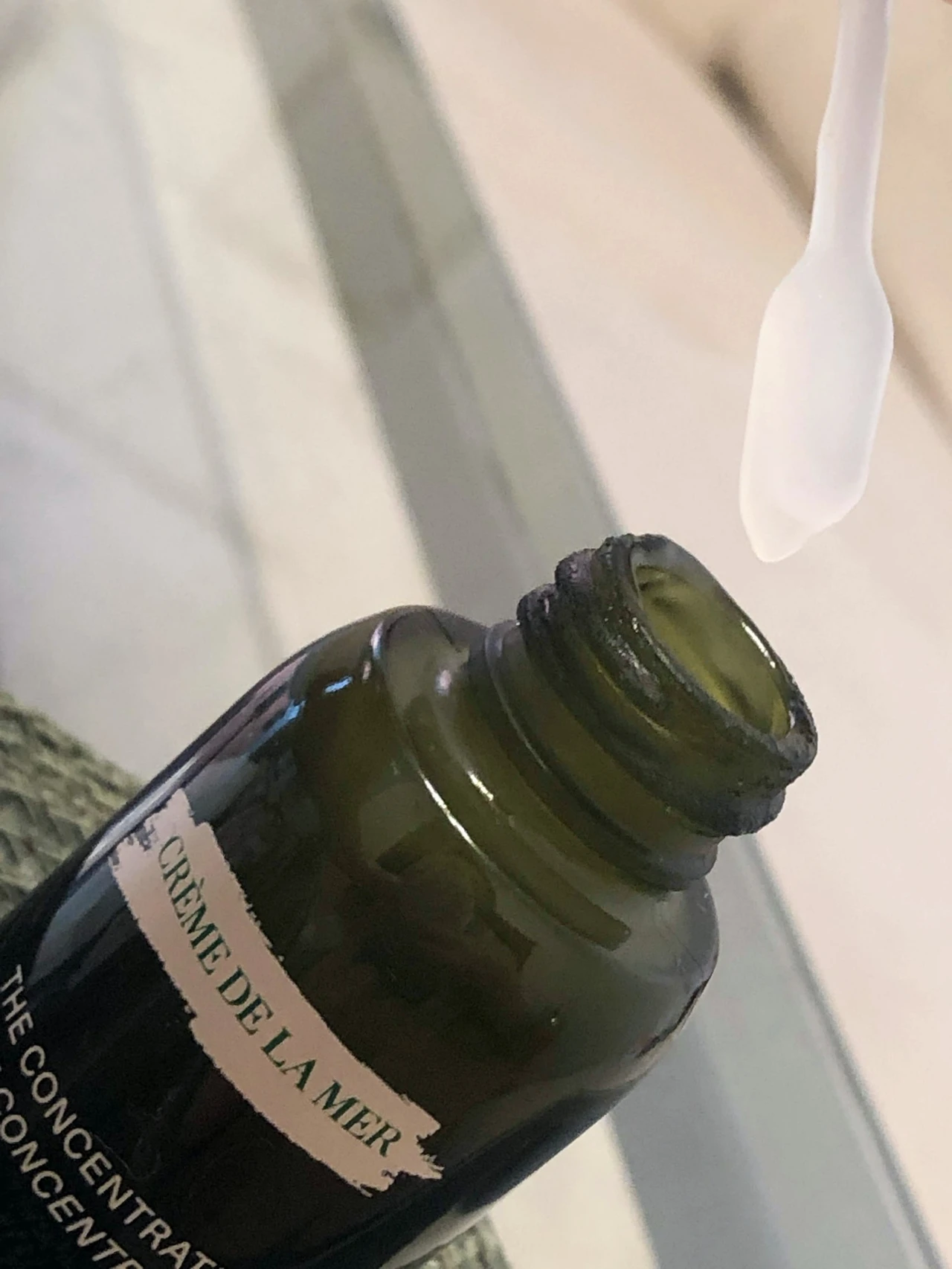 季節の変わり目のゆらぎ肌対策に！保湿、ハリ、キメを整えるドゥ・ラ・メールの美容液で自信を持てる肌に_2_2