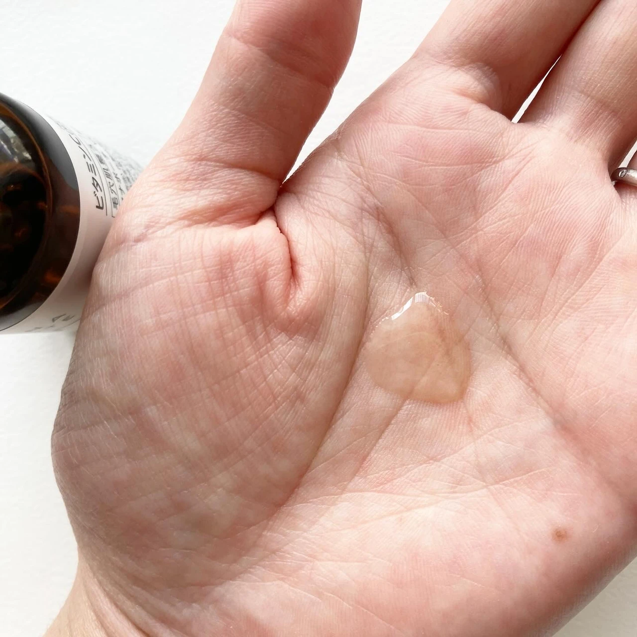 プチプラなのに実力派！ケアナボーテ VC10濃美容液で毛穴レス肌を目指そう◎_2_2