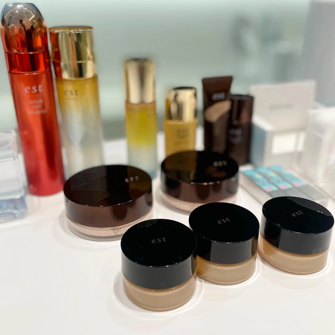 【エスト セラム ワン アドバンスド】大人気の美容液がパワーアップ！エスト史上初“ナイアシンアミド配合”の炭酸泡美容液はシミにもシワにもアプローチ！_4_3