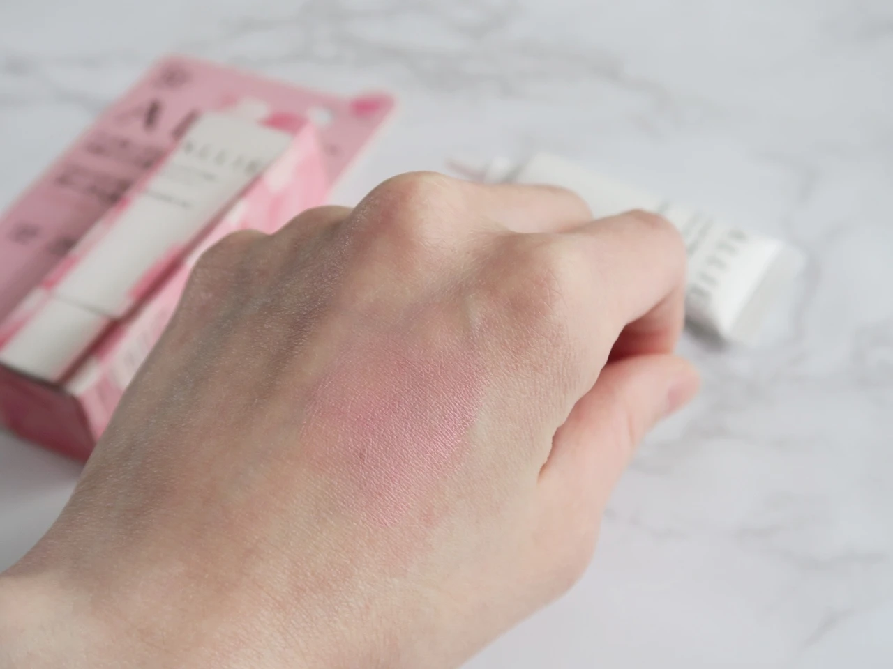 アリィー　クロノビューティ　カラーオンUV　＜01 LUCENT PINK＞