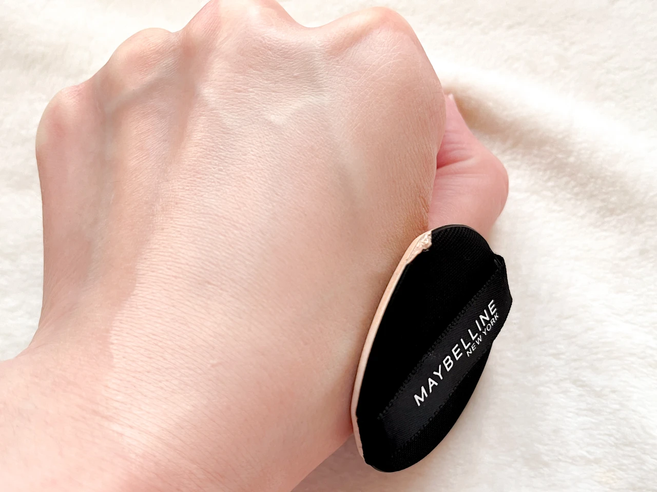 【メイベリン新作ファンデ】まるで生チョコ感覚？！なめらかバームで厚塗りゼロ肌へ_4