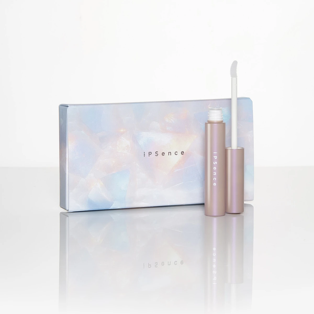 MQURE モレキュラーリペア シャンプー 380mL ¥2,420 （右）MQURE モレキュラーリペア トリートメント 380mL ¥2,420