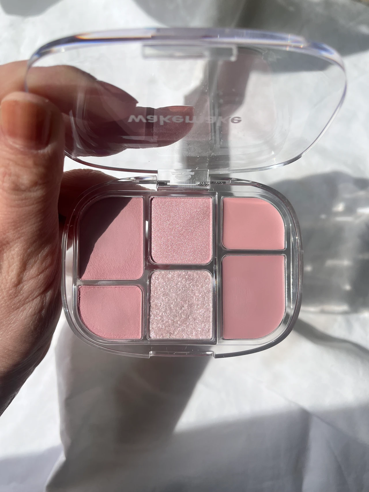 【儚げメイクに持って来い！】WAKEMAKUソフトシアーマルチパレットで叶える儚げメイク_2_1