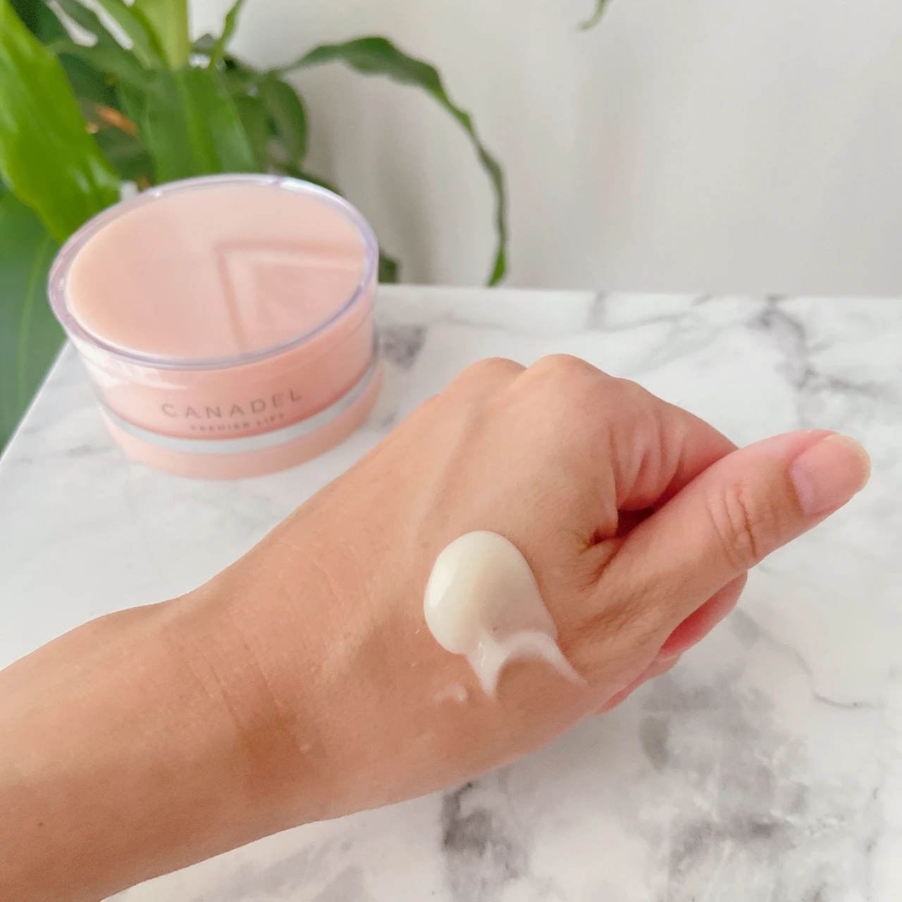 【忙しい日の頼もしい味方✨】オールインワンなのに、ハリケアもシワ改善も叶える！カナデル「プレミアリフト」💓_2_3