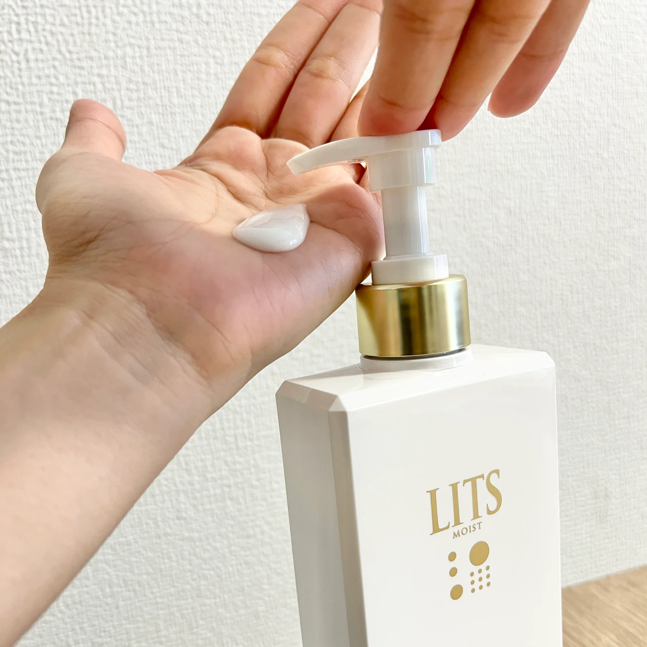 夏のお疲れ乾燥肌を手軽にケア！9月1日新発売《リッツモイスト 全身用ミルク美容液》_2_2