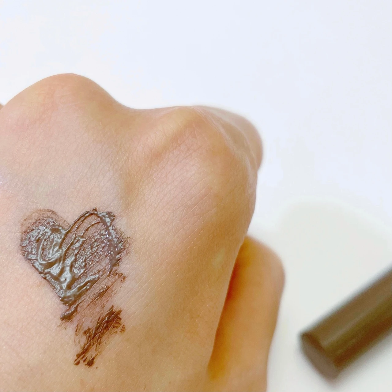 10/9発売の新色コスメスウォッチ[ディーアップ パーフェクトエクステンションマスカラ for カール マロングレージュ]_3