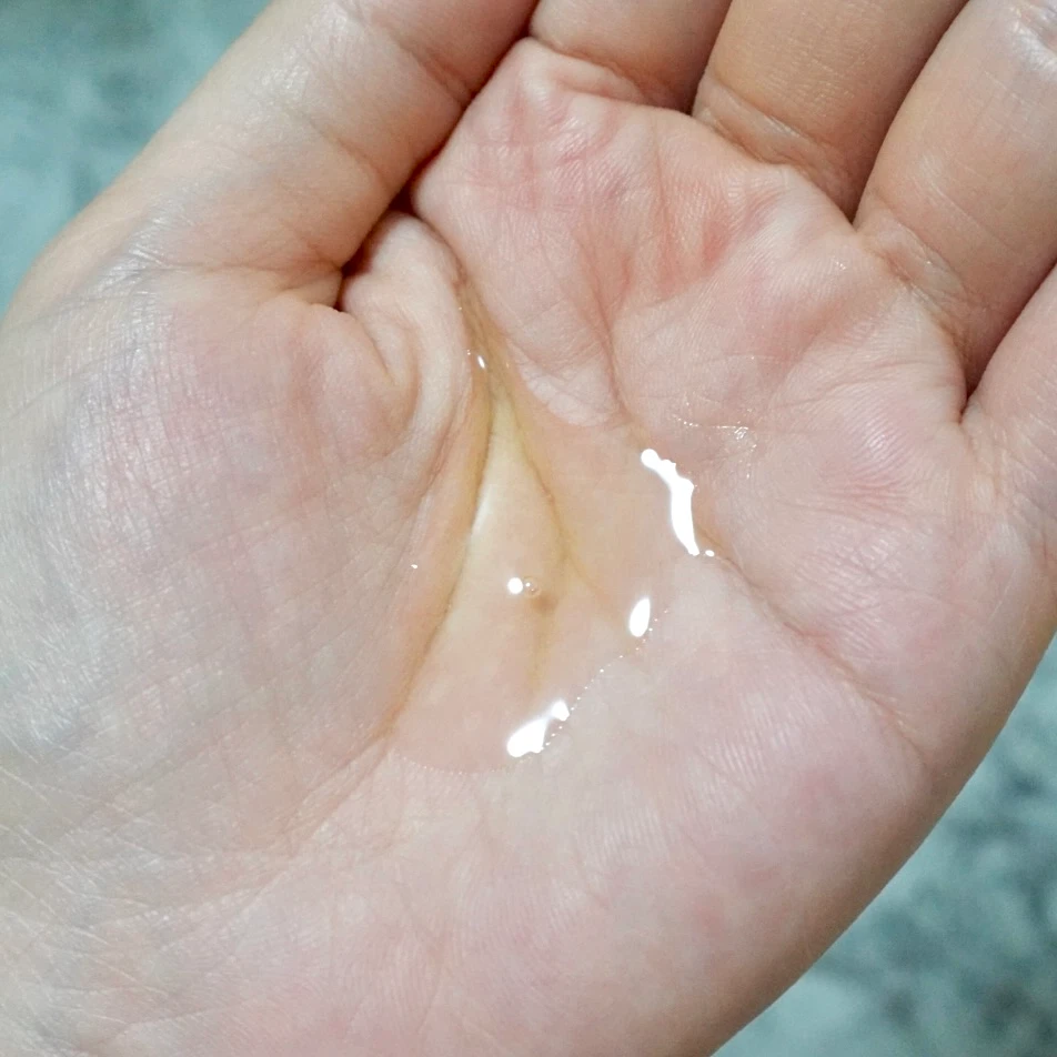 大人の毛穴悩みに寄り添う！ケアナボーテ VC10 濃美容液_2