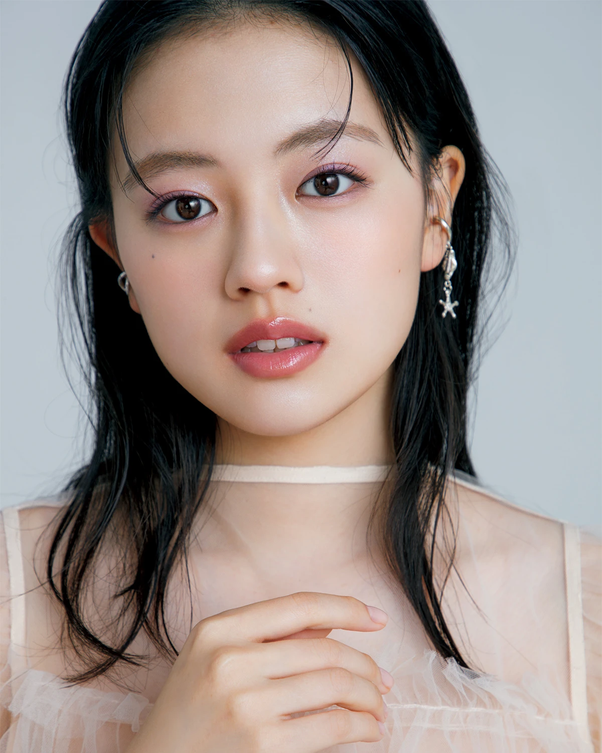 上坂樹里 エレガンス モデリング カラーベース GR400 LV600 使用メイク