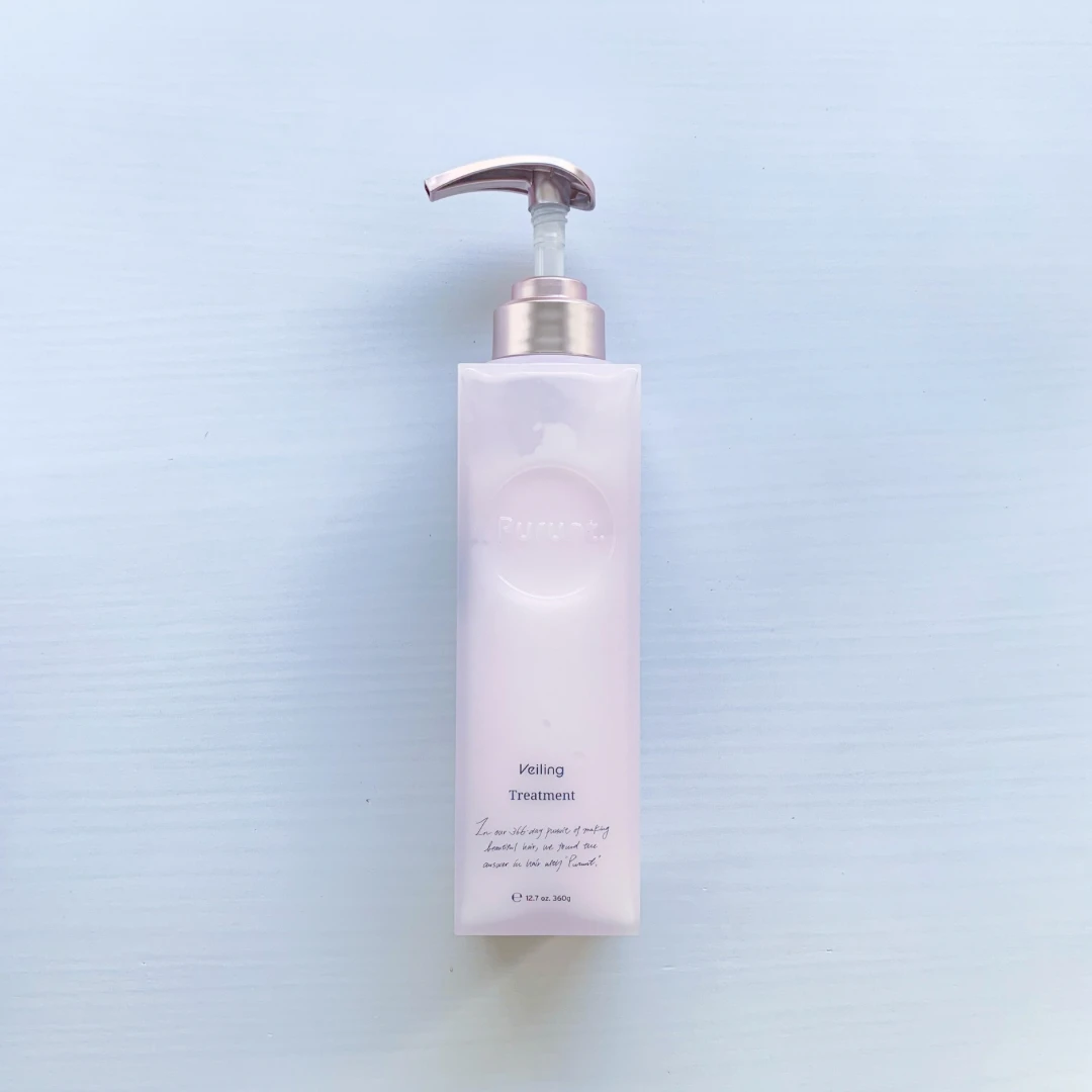 プルント ヴェーリング美容液トリートメントのボトル。髪をヴェールで守る保護成分を配合したヘアケア製品。
