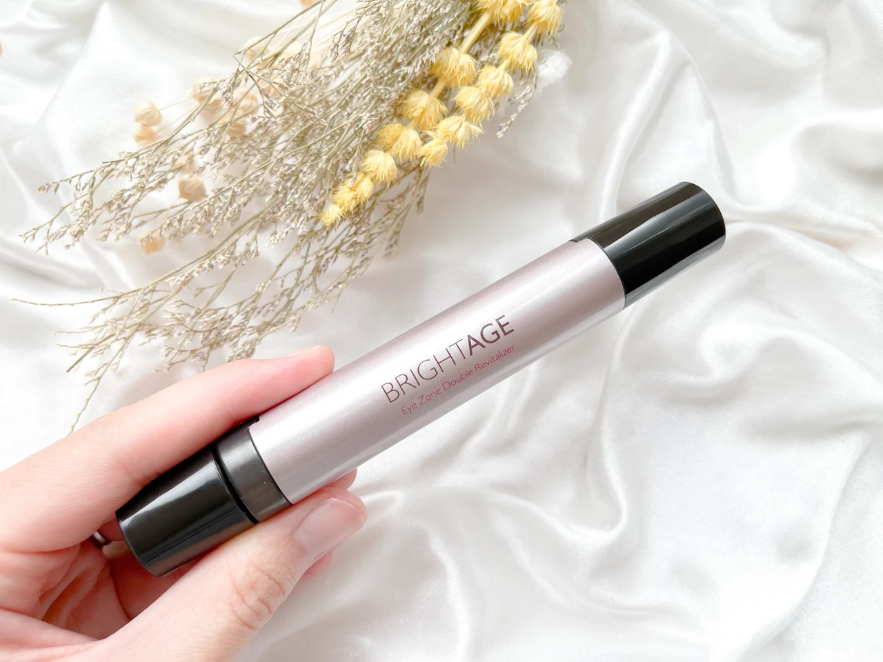 【目元ケア】独自の2in1スティック。セラムとバームでハリツヤの目元へ。ブライトエイジ_2