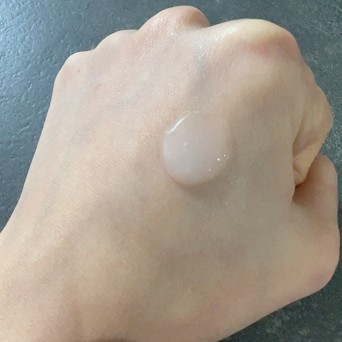 ベストコスメ15賞受賞！複数の肌悩みにアプローチ！エリクシールの美容液「ザ セラム aa (医薬部外品)」_2