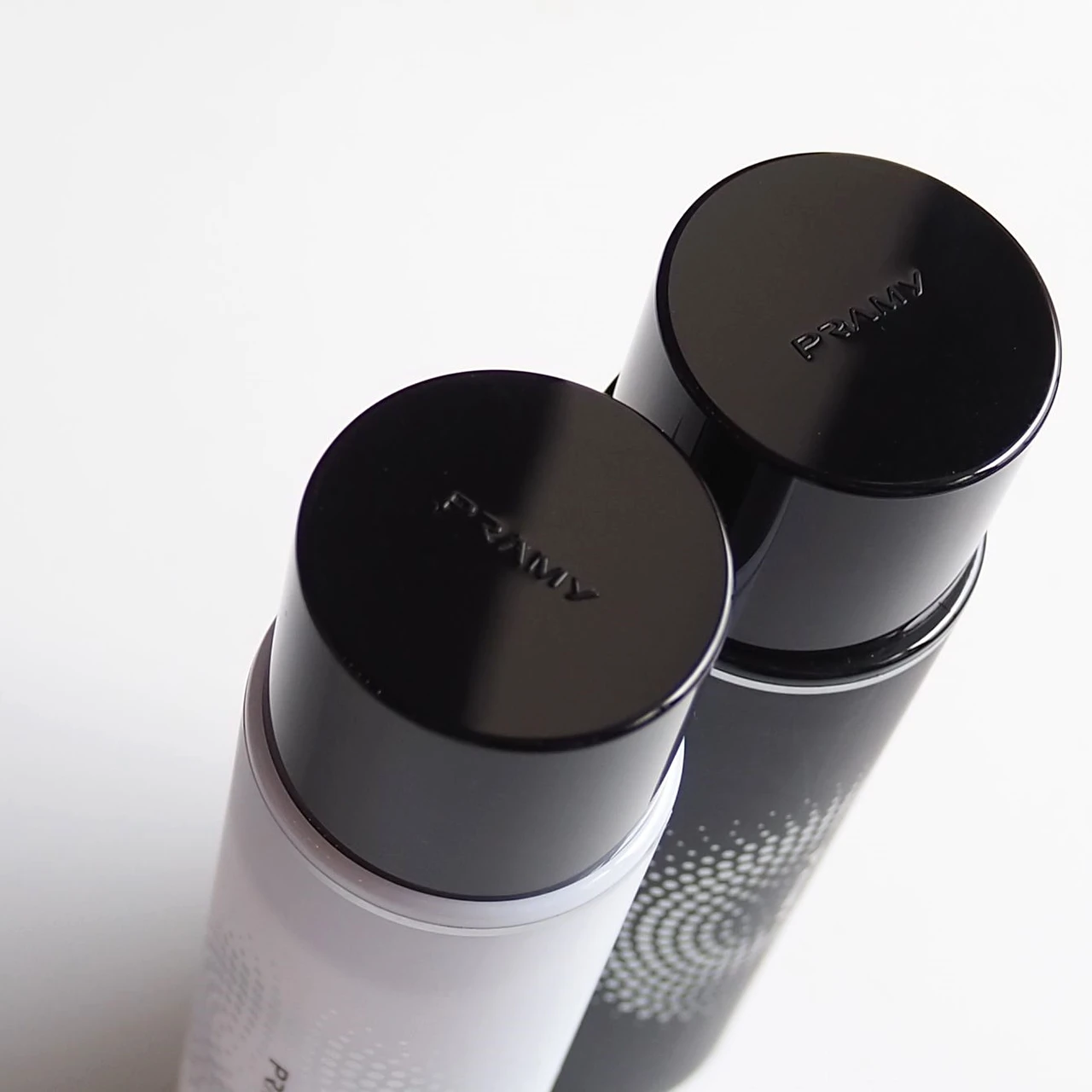 「PRAMY(プラミー）メイクアップセッティングミスト」のパッケージ