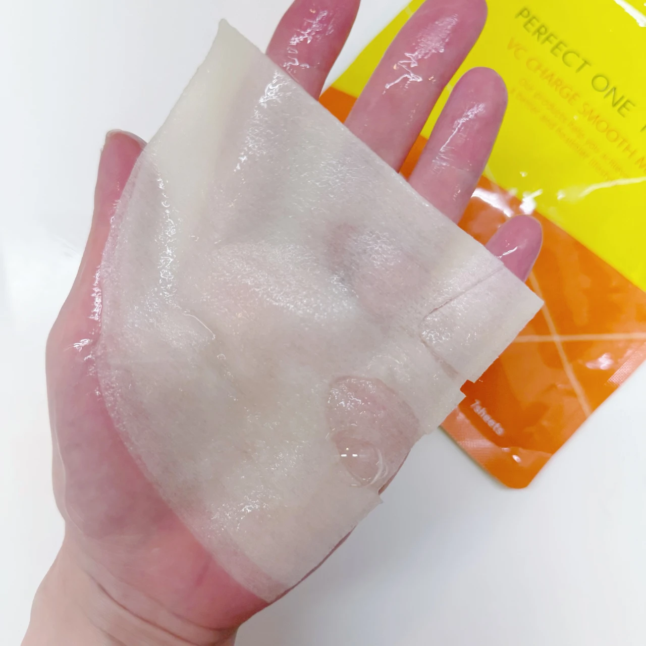 たっぷりビタミンチャージ！パーフェクトワン フォーカス VCチャージ スムースマスク_2_1