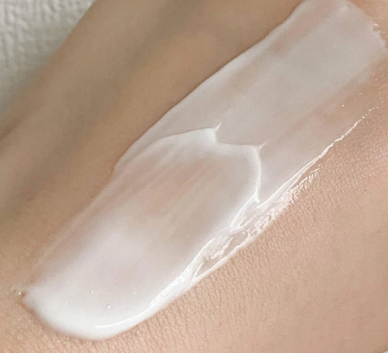 【エスト インテンシブ ボディセラム】大人の二の腕がもっと魅力的に♡顔レベルのスキンケアができるエストのエイジングケアボディセラムが新発売_2_3