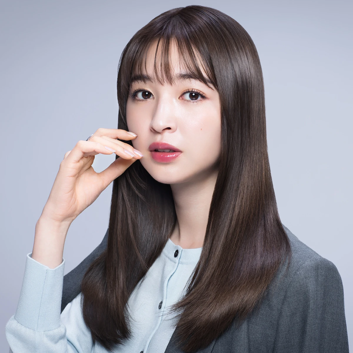 リファパワーストレートヘアアイロン プロ 上西星来 オフィスヘア シースルーバング 毛先 ゆるカール ロング