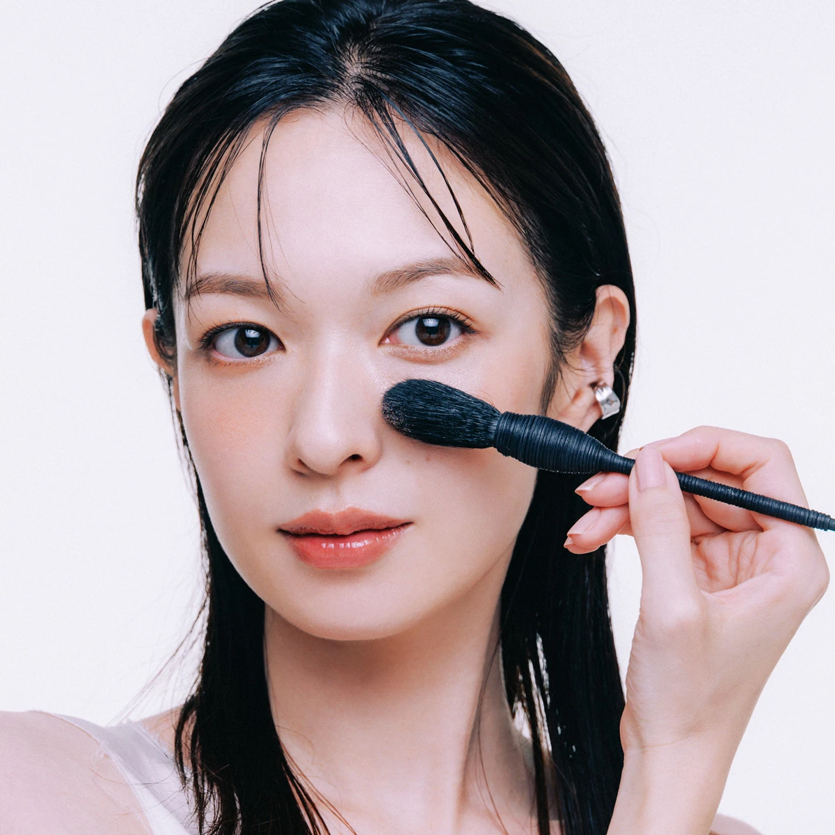 NARS 森絵梨佳 ライトリフレクティング ルミナイジングパウダー ブラシの使い方