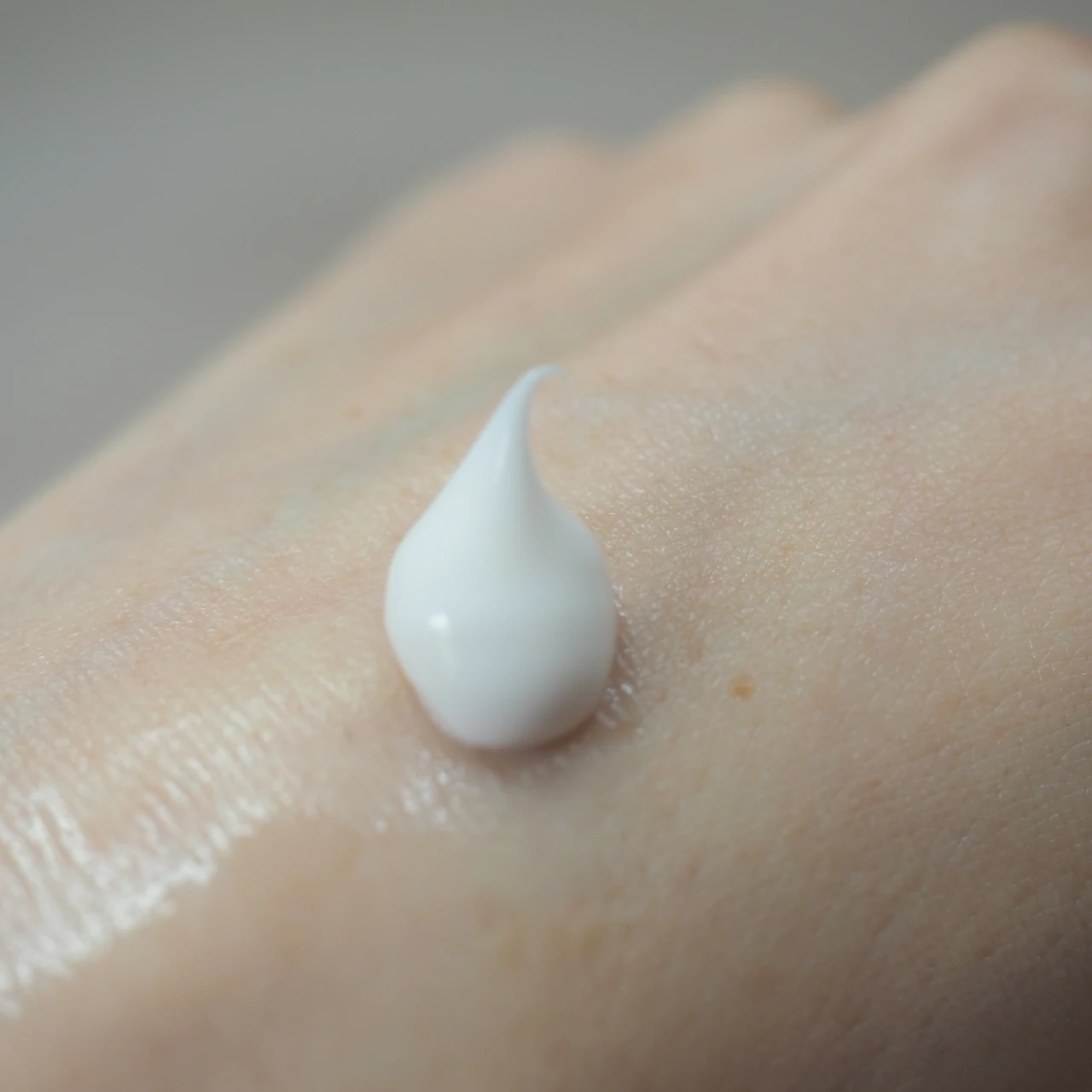 「est」のとろける贅沢ボディ用美容液”インテンシブボディセラム”でホームケアを格上げ！_2_1