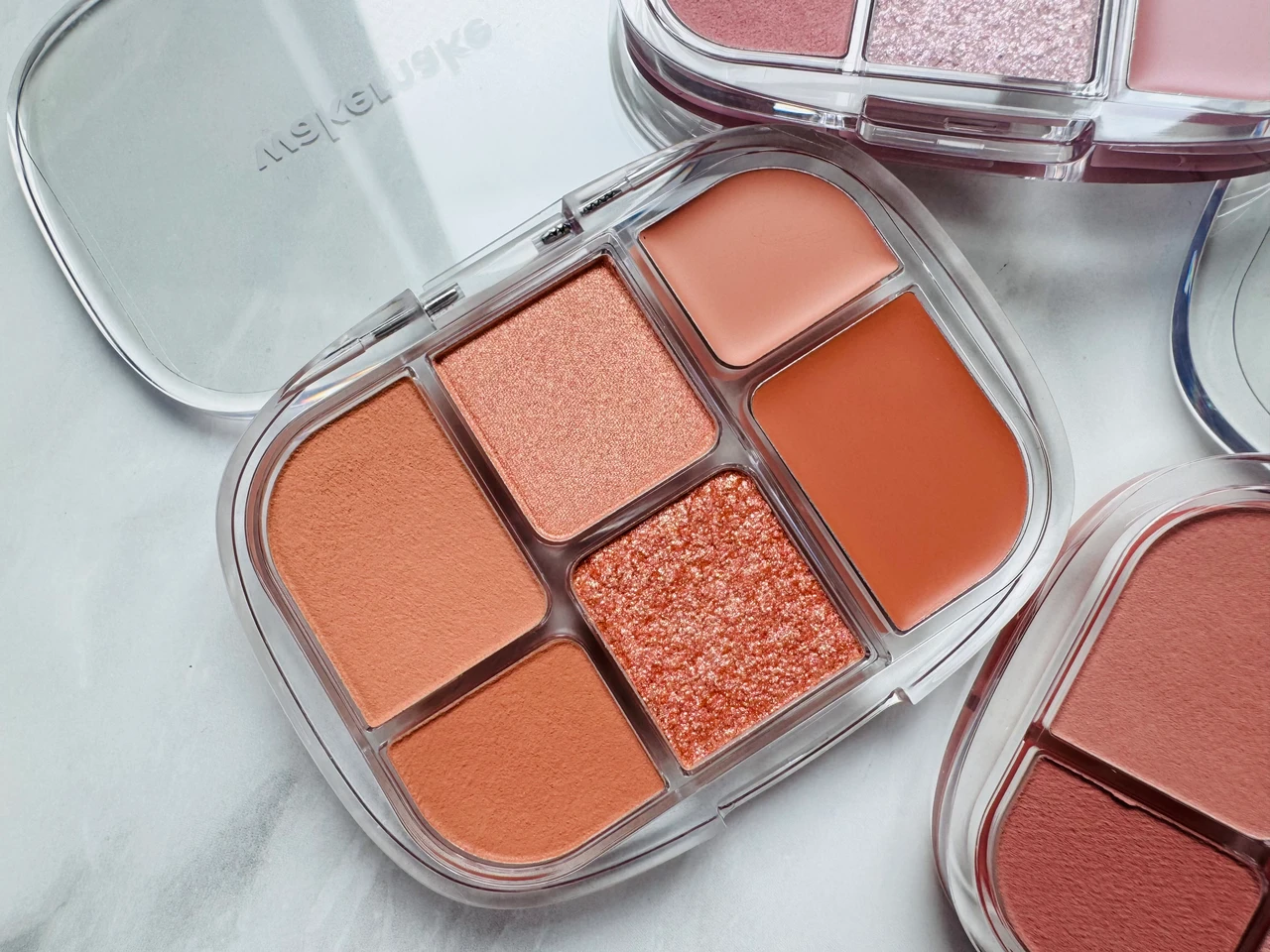 WAKEMAKEのソフトシアーマルチパレット 01 コーラルヘルツ