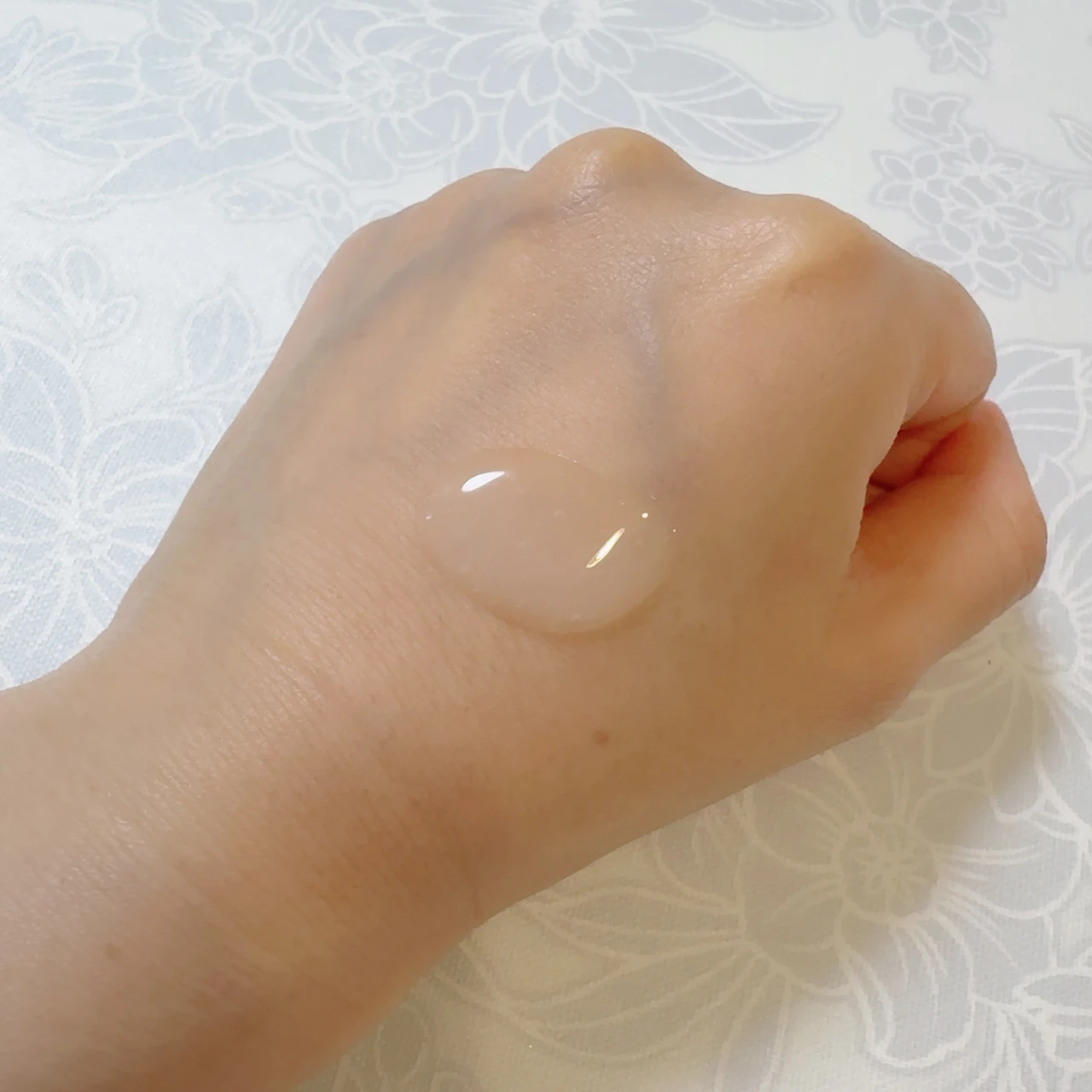 エリクシール ザ セラム aa（医薬部外品）のテクスチャー①