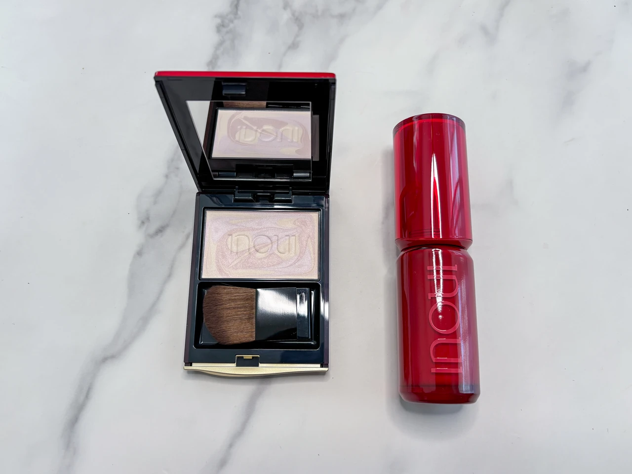 抜け感のあるツヤ肌のカギは“光”！インウイ新プレストパウダー×リキッドファンデでつくる大人のベースメイク術_1