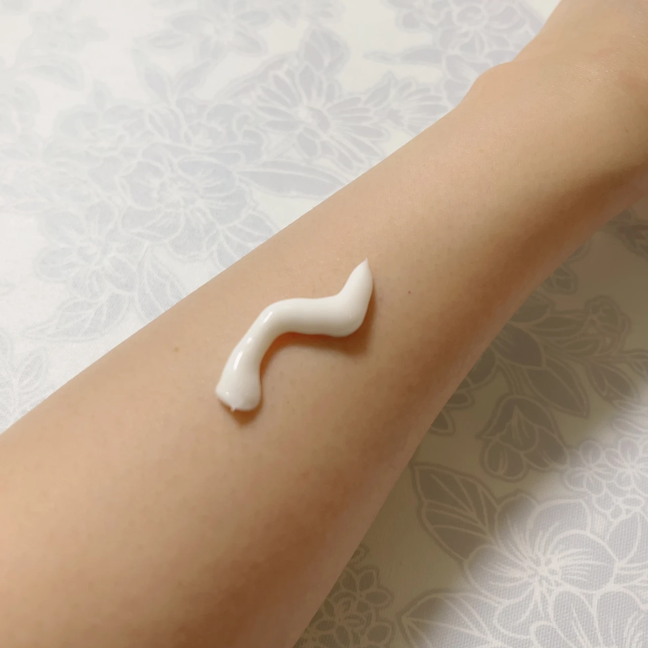 エスト インテンシブ ボディセラムのテクスチャー