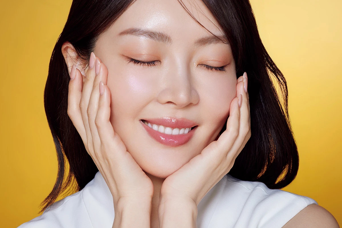 大野真理子、お守り美容液、ゲラン アベイユ ロイヤル ウォータリー オイル セロムのタッチアップの様子