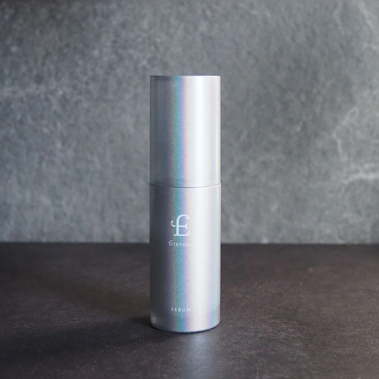  「エテルナム セラム」のボトル