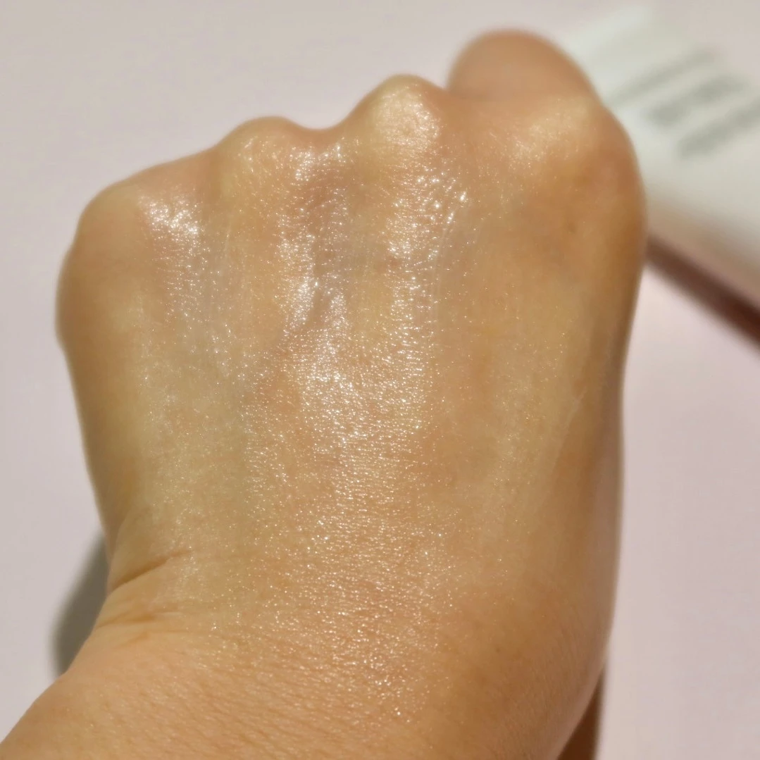 これからの季節に強い味方！カバーマークの日中用のスキンケアクリーム_2_3