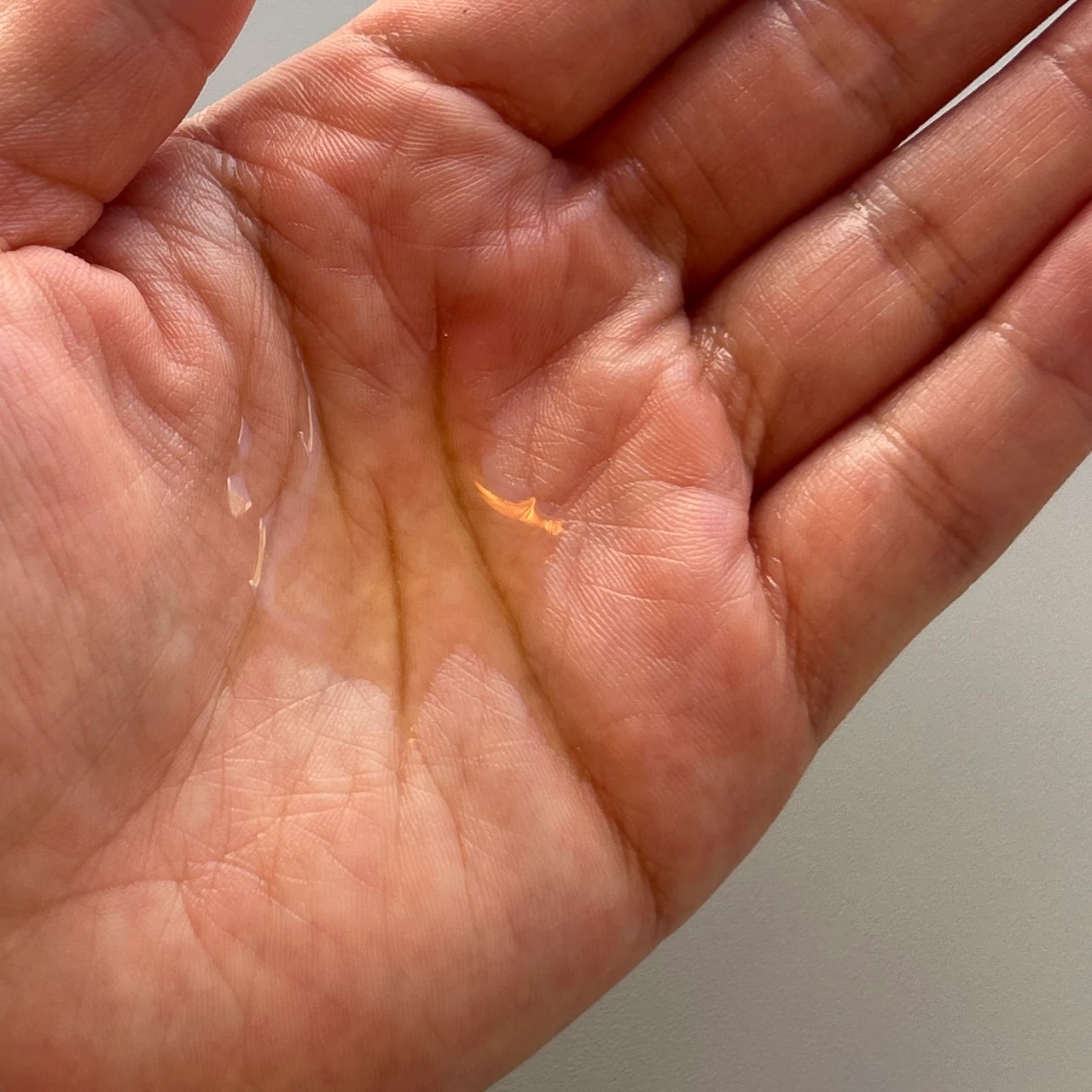 アンレーベルラボVエッセンス・超高圧浸透型ビタミンC誘導体美容液のテクスチャーは？